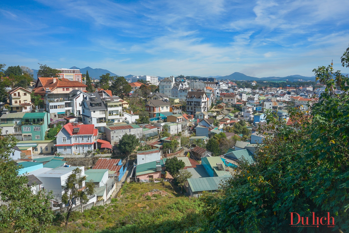 Một góc phố thị Đà Lạt nhìn từ đường Triệu Việt Vương.